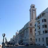 � uno dei simboli di Bari: con la sua torre che si erge sul lungomare Nazario Sauro. Parliamo del Palazzo della Provincia (foto di Alessandro Palermo)